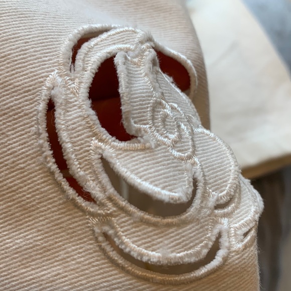 RARE🤍CHANEL 03C Camellia Flower 90’s Baggy Laser Cut Barrel White Vintage Jeans - Picture 15 of 16